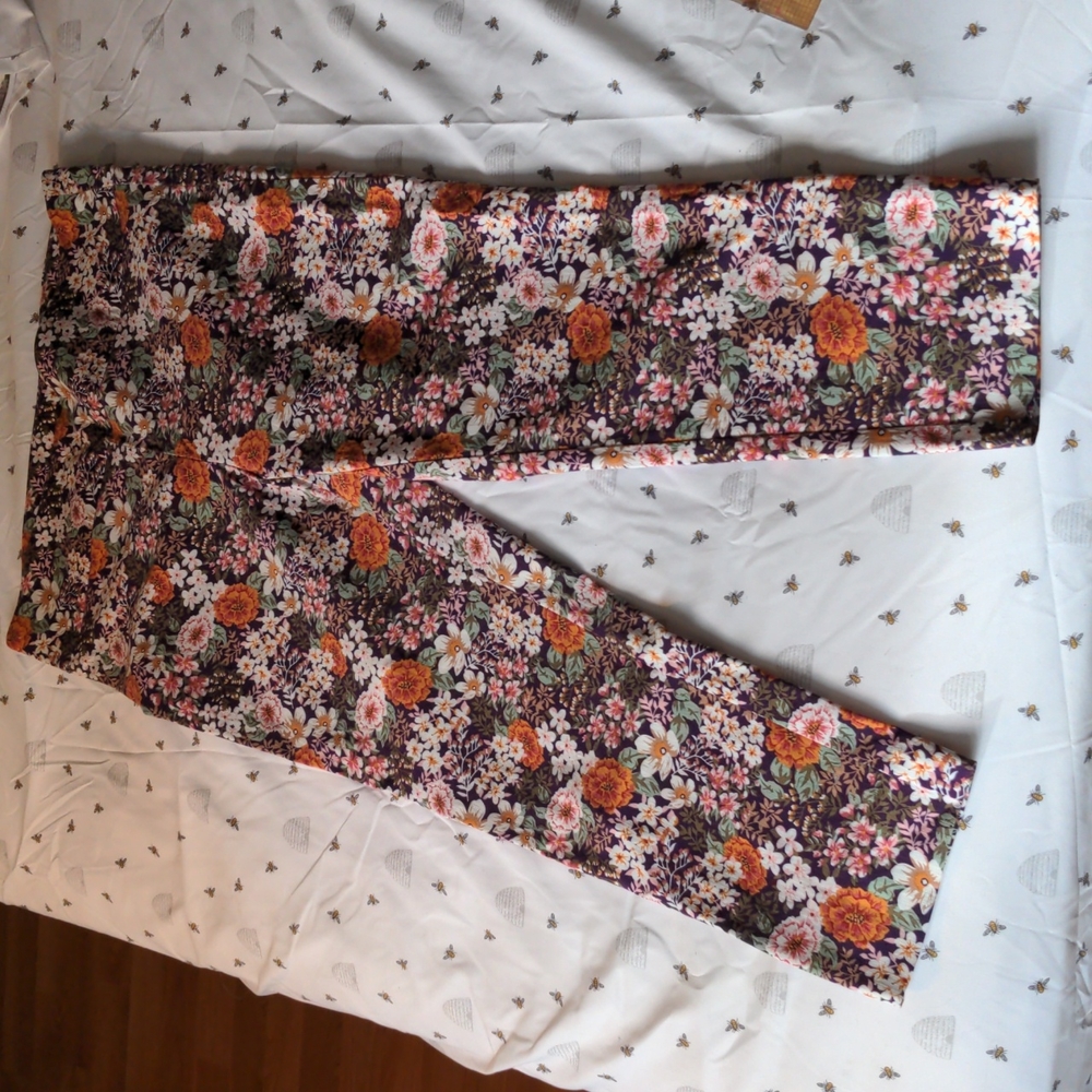 Pull on Floral Capri